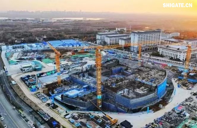 1月11日，河鋼集團舞鋼公司生產的一批高端鋼板發往客戶，將用于又一項“國之重器”——安徽合肥加快建設聚變能實驗裝置（BEST）項目的關鍵部位制造。  舞鋼公司深入貫徹落實集團戰略部署，緊盯高端客戶的需求，發揮自身技術優勢，研發生產更多的高端特種鋼板，打造更多的“國之重器”。針對客戶志在通過該項目打造“世界首個緊湊型聚變能實驗裝置”的目標，舞鋼公司高端高效益產品攻關團隊不斷優化營銷方案，通過提供“一攬子”解決方案，贏得了客戶的認可。在研發過程中，公司優化工藝方案，在軋制環節增加兩項創新措施，并強化質量過程管控，確保了鋼板表面質量和內部質量全部優于客戶需求，并按期交貨。  微信圖片_20250220083851.jpg  安徽合肥加快建設聚變能實驗裝置（BEST）項目總用地面積約16萬平方米，總建筑面積約15萬平方米。該裝置作為全超導托卡馬克核聚變實驗裝置（EAST）的后續項目，將在第一代EAST裝置的基礎上，首次演示聚變能發電，并有望率先建成世界首個緊湊型聚變能實驗裝置。