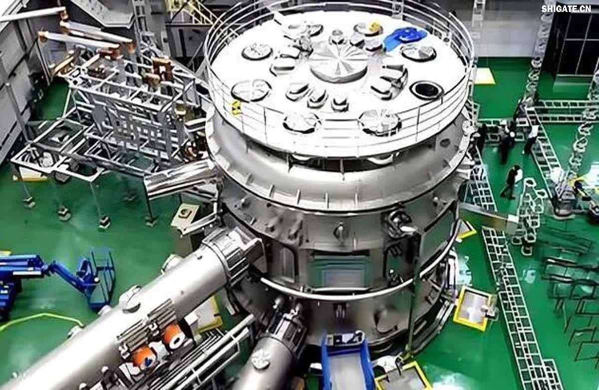 近日，由河鋼集團舞鋼公司自主研發(fā)的更大厚度達340mm的特厚核電鋼板，成功應(yīng)用于我國第四代先進裂變核能系統(tǒng)——釷基熔鹽實驗堆的關(guān)鍵屏蔽層制造。這標(biāo)志著我國在先進核能技術(shù)領(lǐng)域取得又一重大進展，為實現(xiàn)核電技術(shù)自主創(chuàng)新、打破對傳統(tǒng)鈾燃料的依賴邁出了堅實一步。